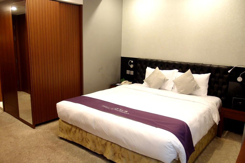 The Bauhinia Hotel - Central Хонконг Стая снимка