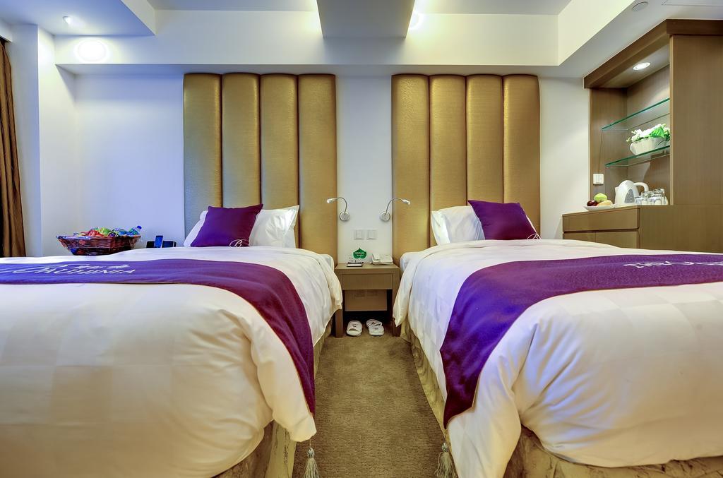 The Bauhinia Hotel - Central Хонконг Стая снимка