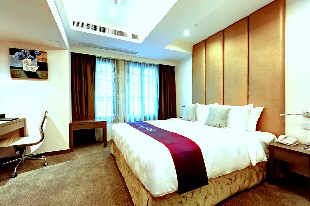 The Bauhinia Hotel - Central Хонконг Екстериор снимка