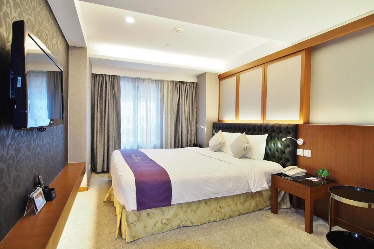 The Bauhinia Hotel - Central Хонконг Екстериор снимка