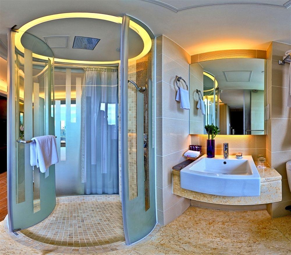 The Bauhinia Hotel - Central Хонконг Екстериор снимка